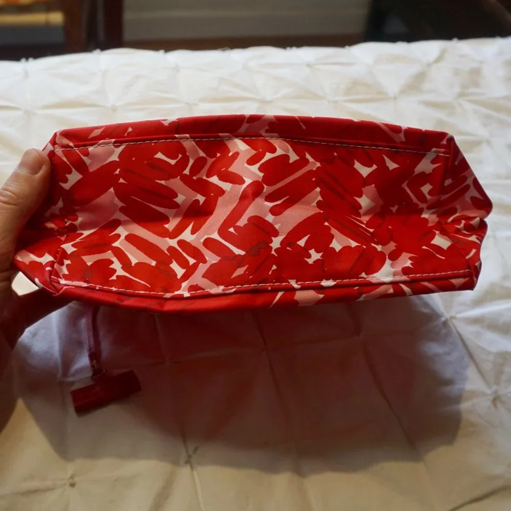 💚 CLINIQUE Pink/Red/White Pattern Makeup Bag (OS)